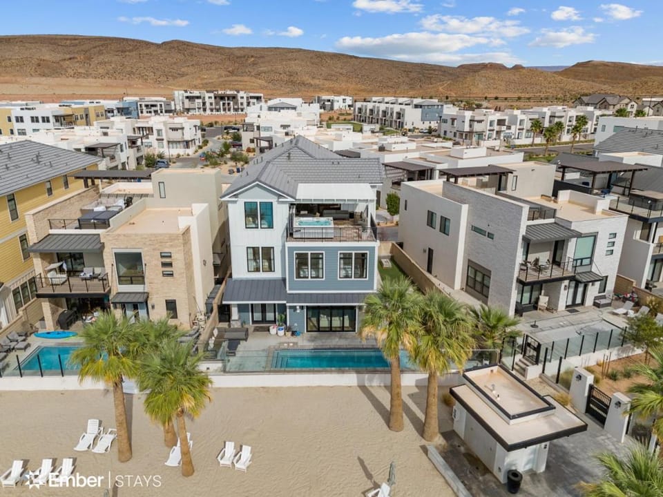 Deja Blue at Desert Color by Ember Stays House in St George