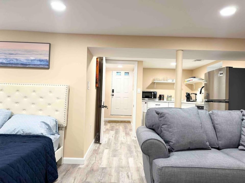 Lovely and newly constructed downtown studio Apartment in Montclair