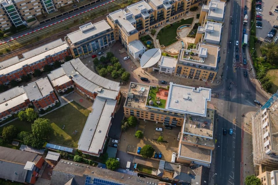 Property building, Day, Neighbourhood, Bird's eye view, City view, Street view, Location, Parking