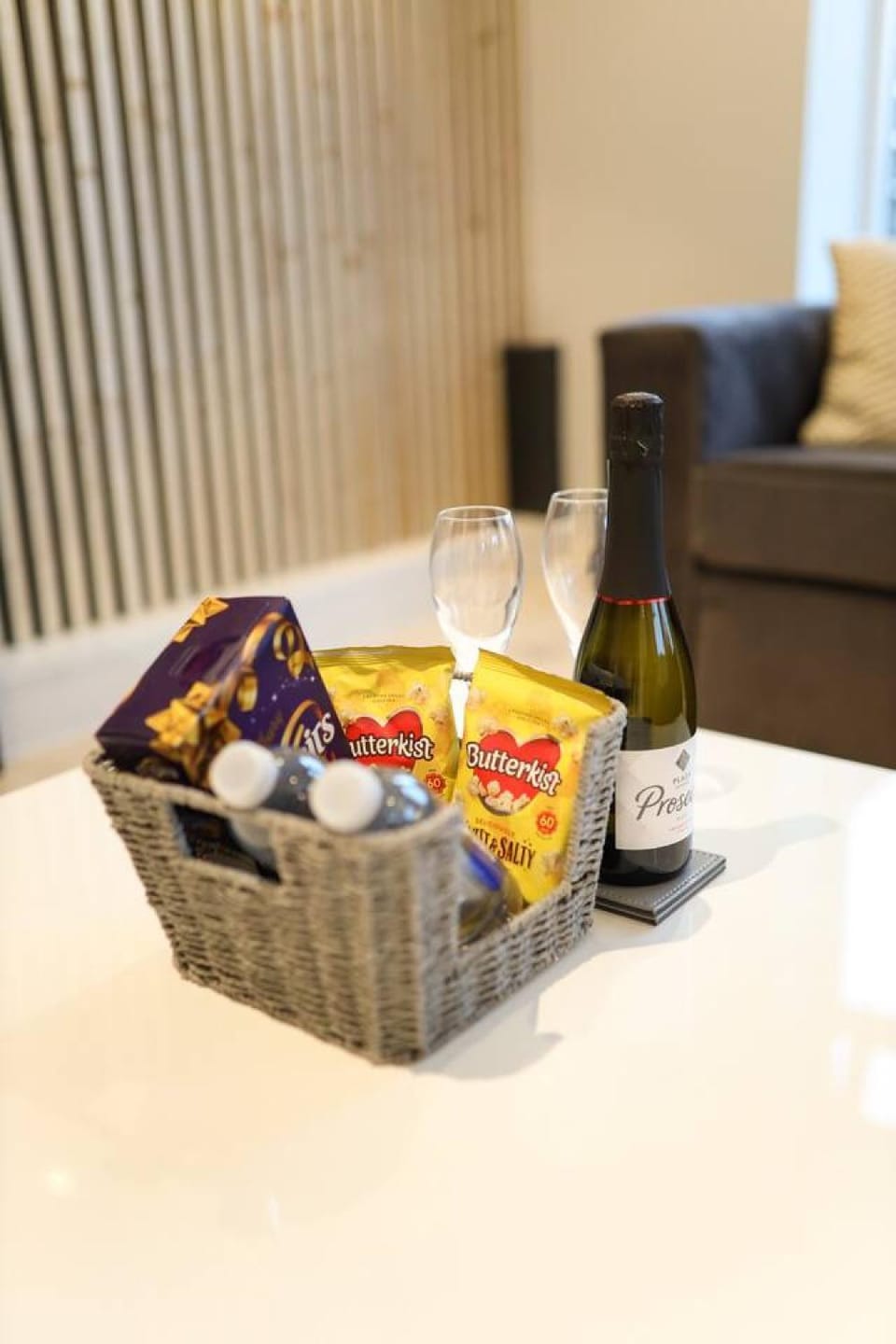 Living room, Food and drinks, Seating area, Food, Lunch, Dinner, Drinks, Alcoholic drinks