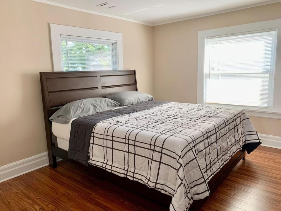 Lovely 1 BD downtown 2F apt in quite neighborhood Apartment in Montclair