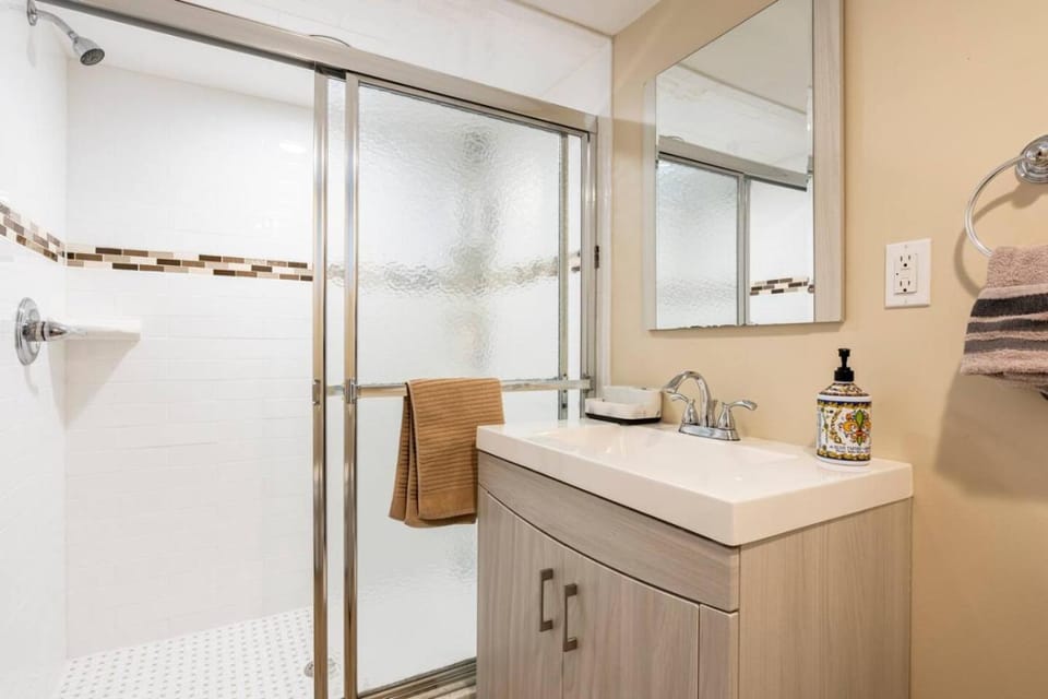 Semi Private cozy studio near downtown. Apartment in Montclair