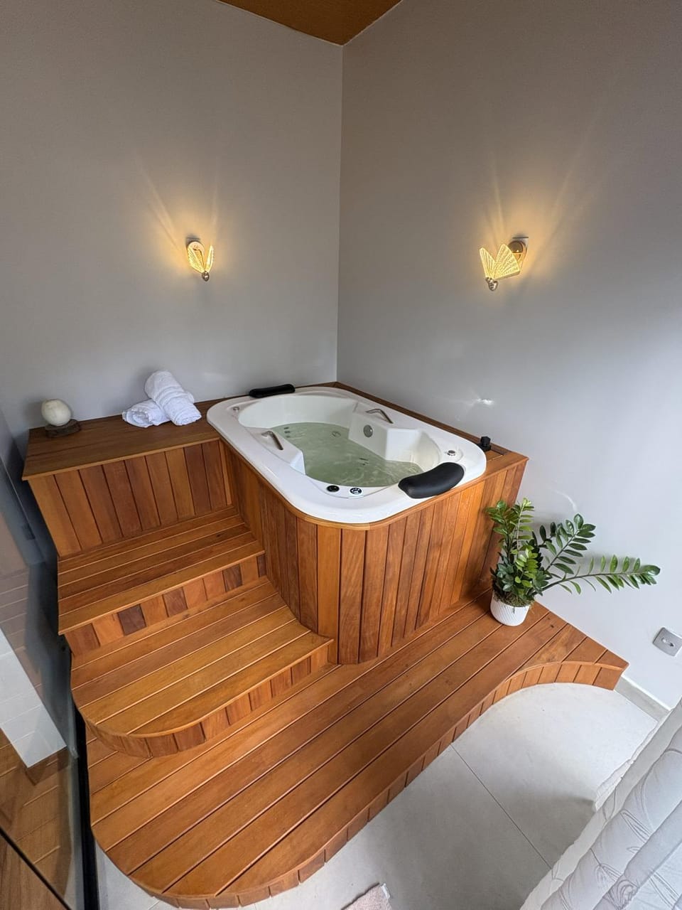 Hot Tub, Hot Tub, Spa and wellness centre/facilities, Bath