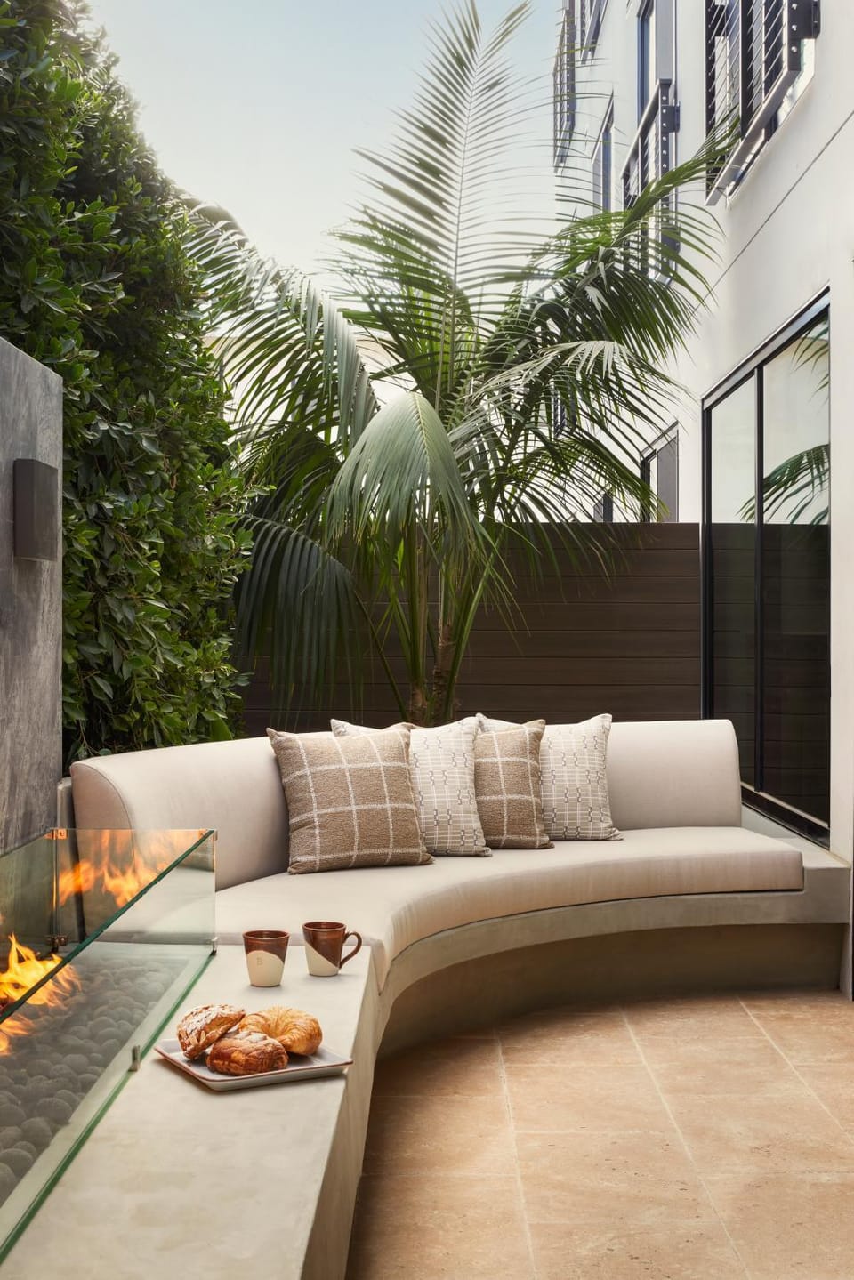 Day, Food and drinks, Seating area