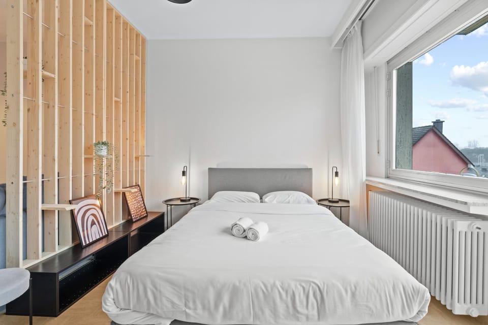 Bedroom, internet, towels