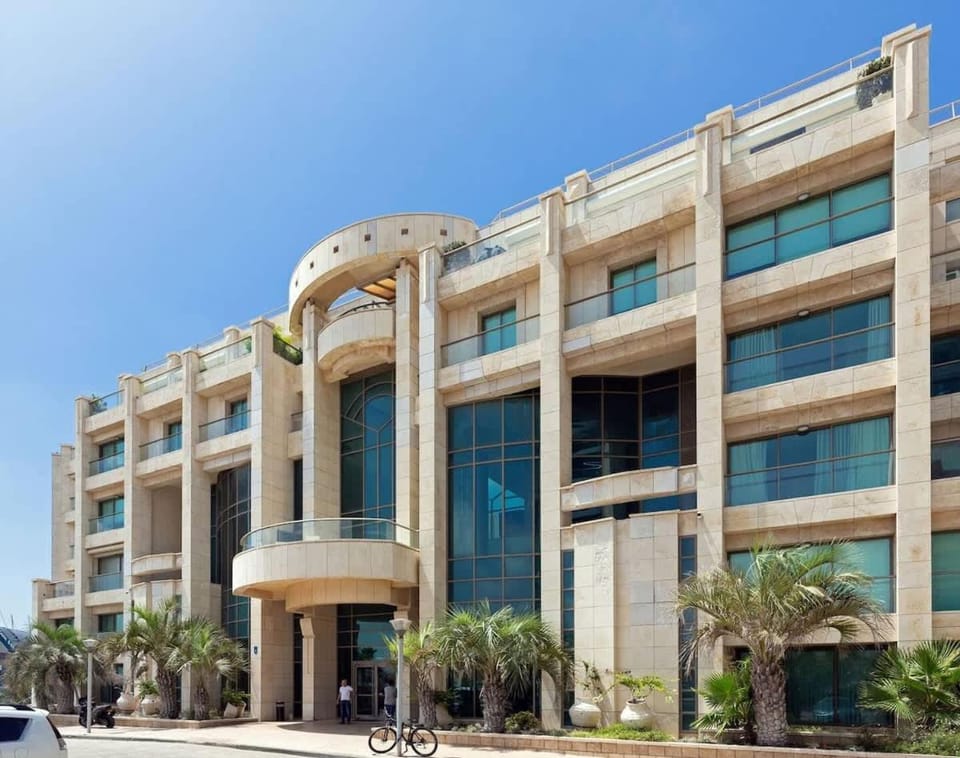 Beachfront Blue Laguna Stay Apartment in Herzliya