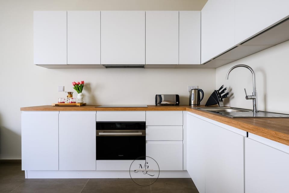 Coffee/tea facilities, Kitchen or kitchenette, stove, toaster