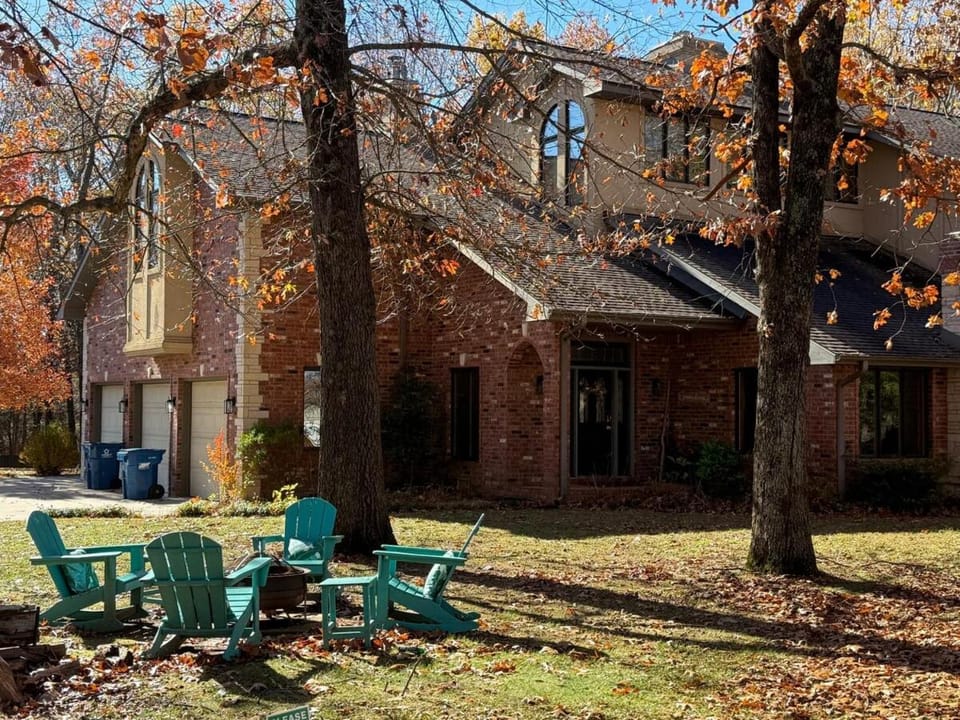 Feathered Nest at Fellows Lake House in Ozark Mountains