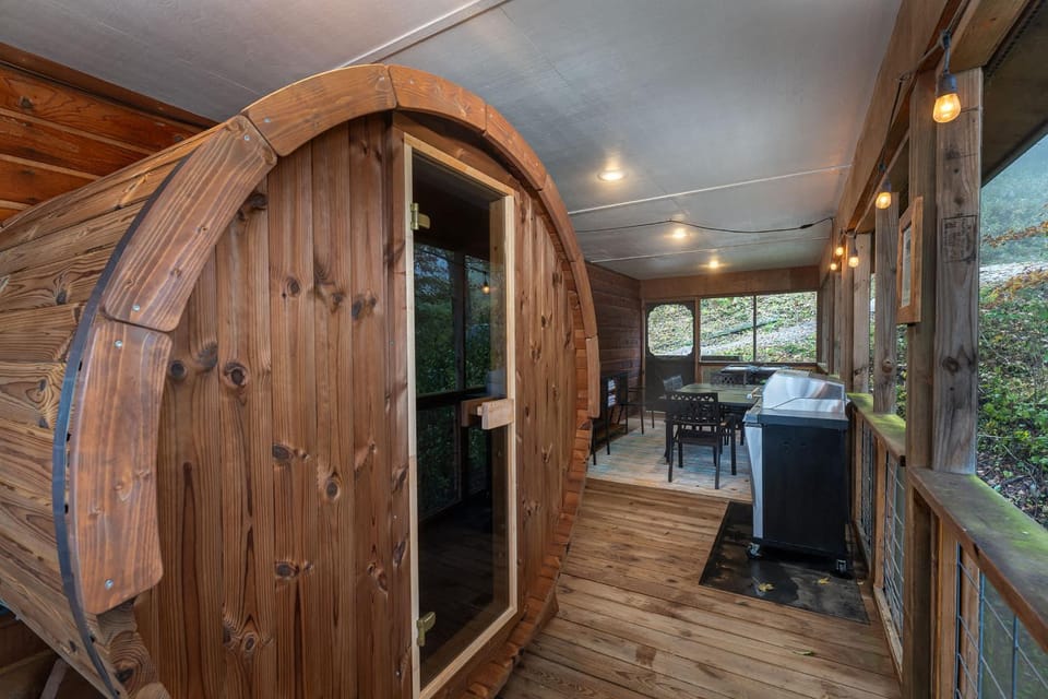 4 Br Min to Hatley Pointe Sauna Hot Tub Games Wifi House in Tennessee