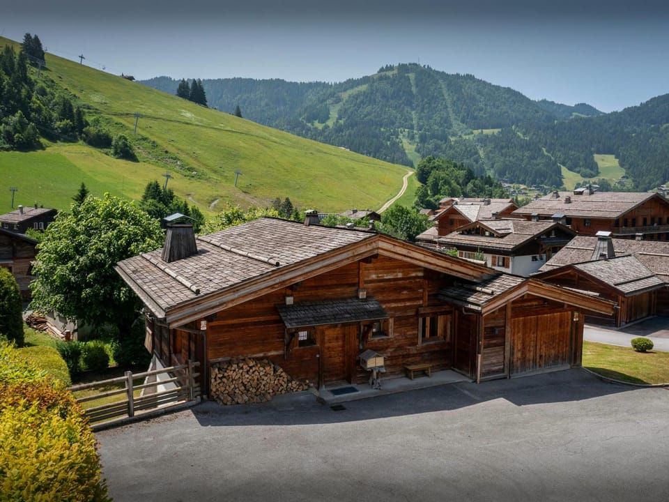 Property building, Natural landscape, Summer, View (from property/room), Mountain view