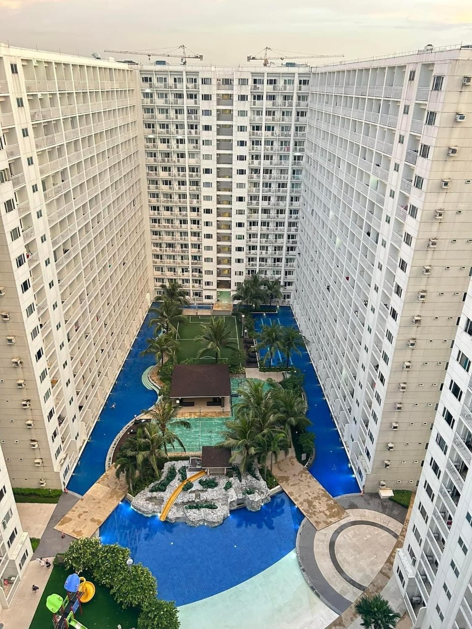 Affordable staycation at SHORE RESIDENCES Near MOA and NAIA Hotel in Pasay