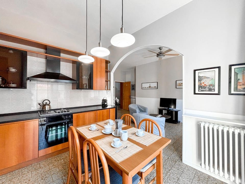 Kitchen or kitchenette, Dining area, minibar, pet friendly, stove