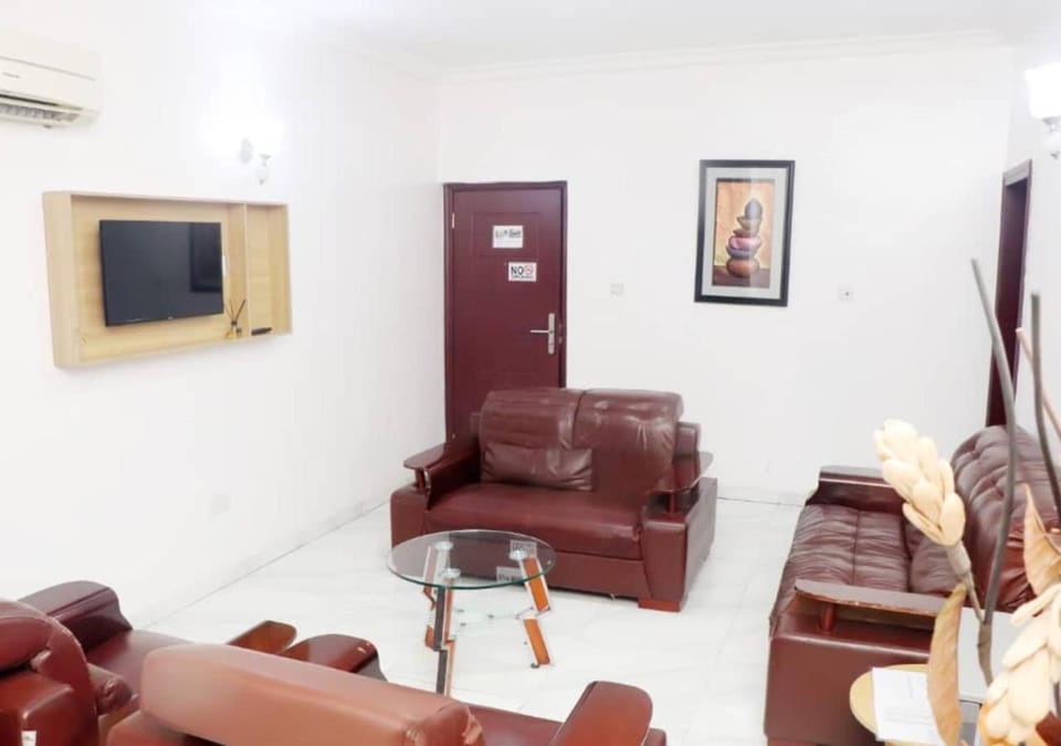 TV and multimedia, Seating area, air conditioner