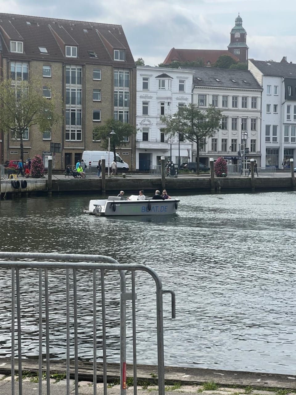 Lake view, Location, Parking