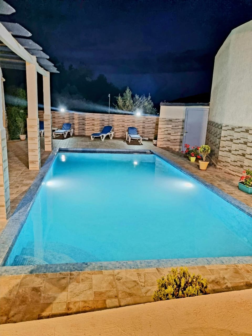 Swimming pool