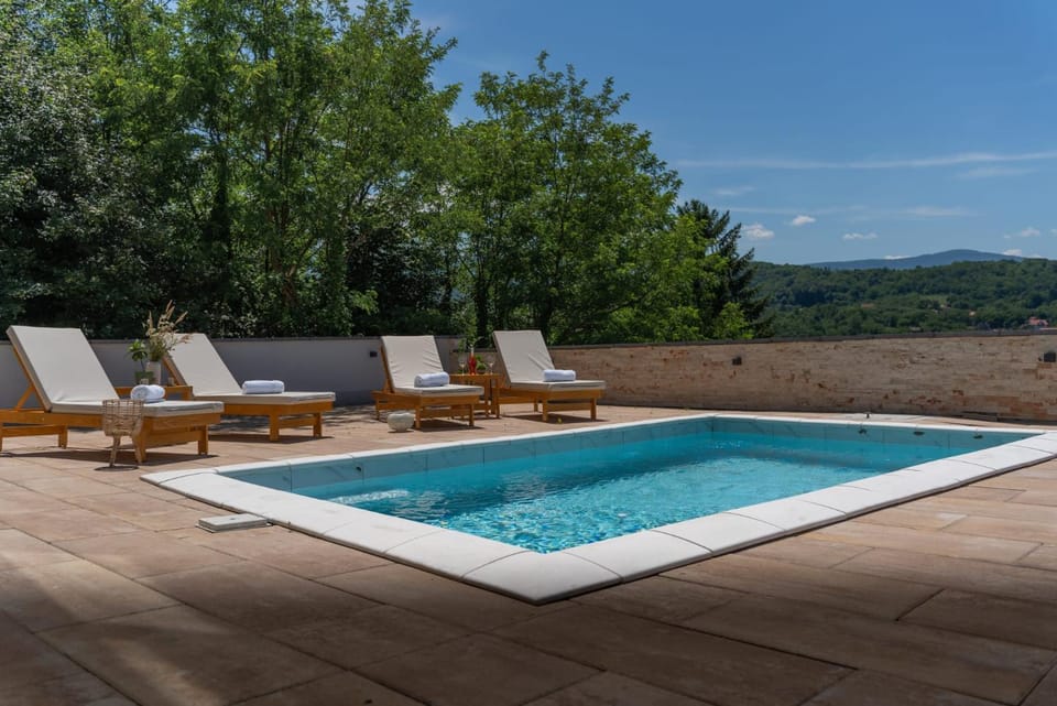 Swimming pool, sunbed