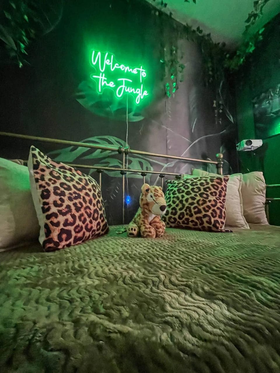 Wild Romance Hideaway 5 MIN Away from Downtown Apartment in Philadelphia