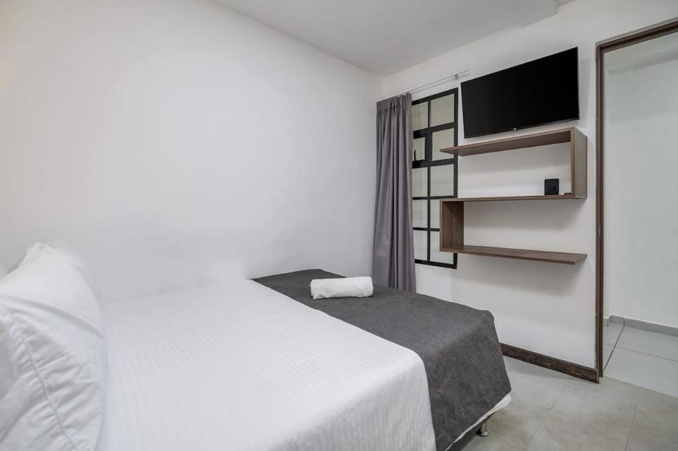 TERRA - Heated Small Pool, BBQ & AC Lleras Park Apartment in Medellin