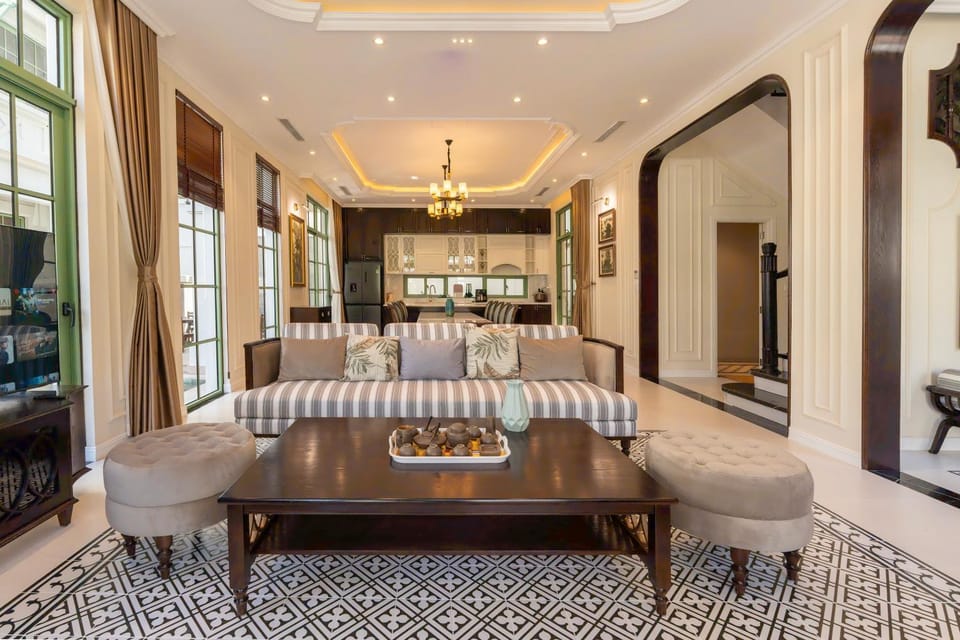 Seating area, Dining area