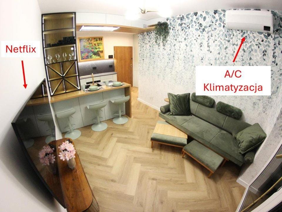 TV and multimedia, Living room, Evening entertainment