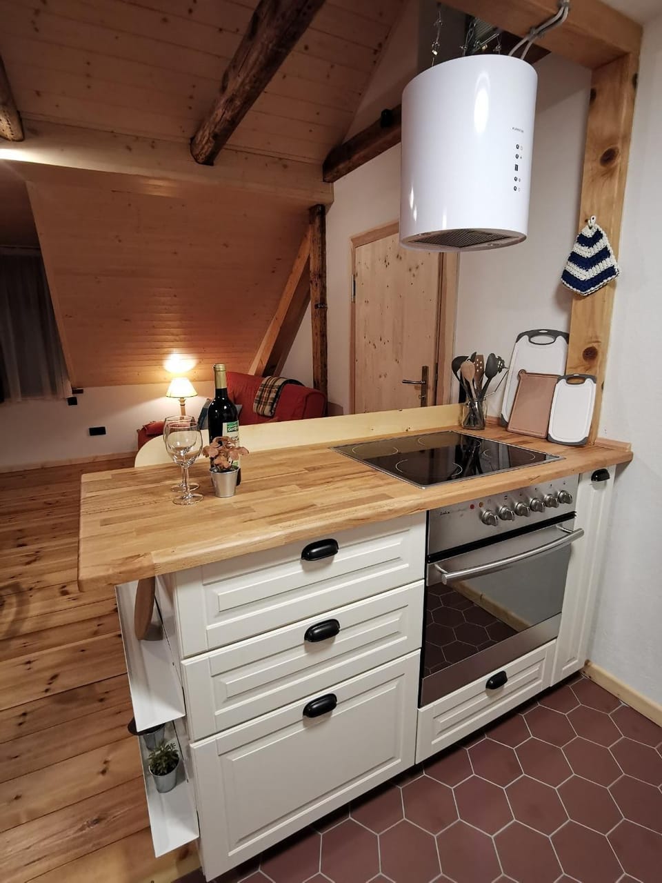 Kitchen or kitchenette, oven, stove
