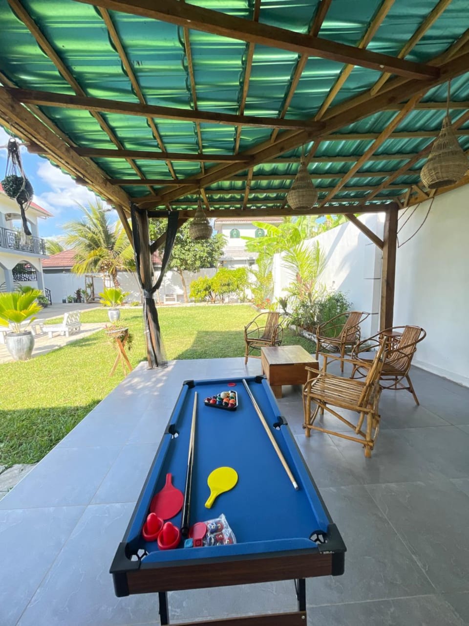 Patio, Day, Game Room, Table tennis