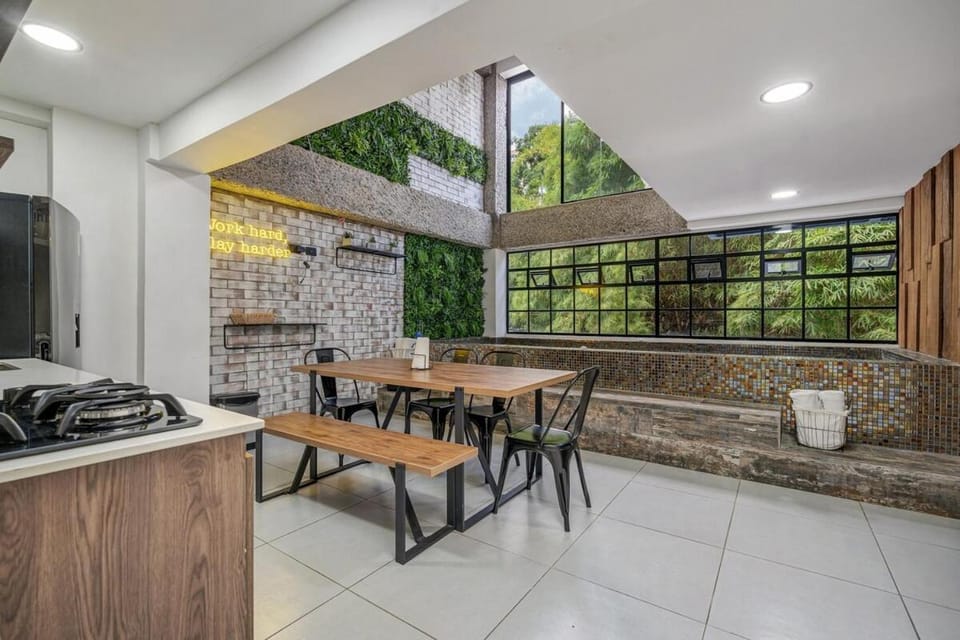 Huge PH | Indoor Pool & Jacuzzi, Lleras Park Apartment in Medellin