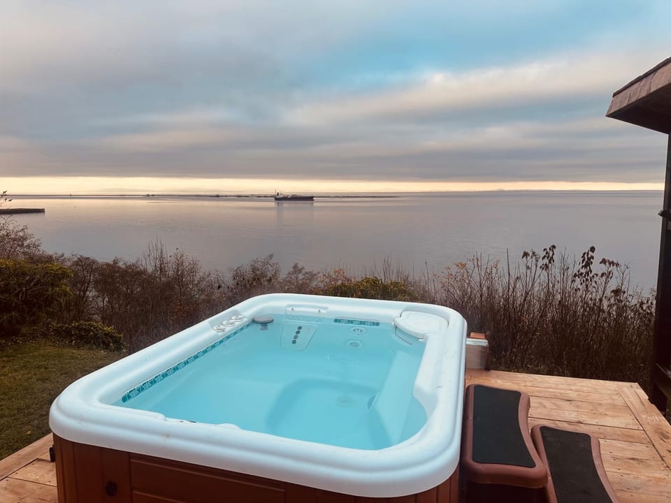 Amazing View Hot tub Olympic National Park Villa in Port Angeles