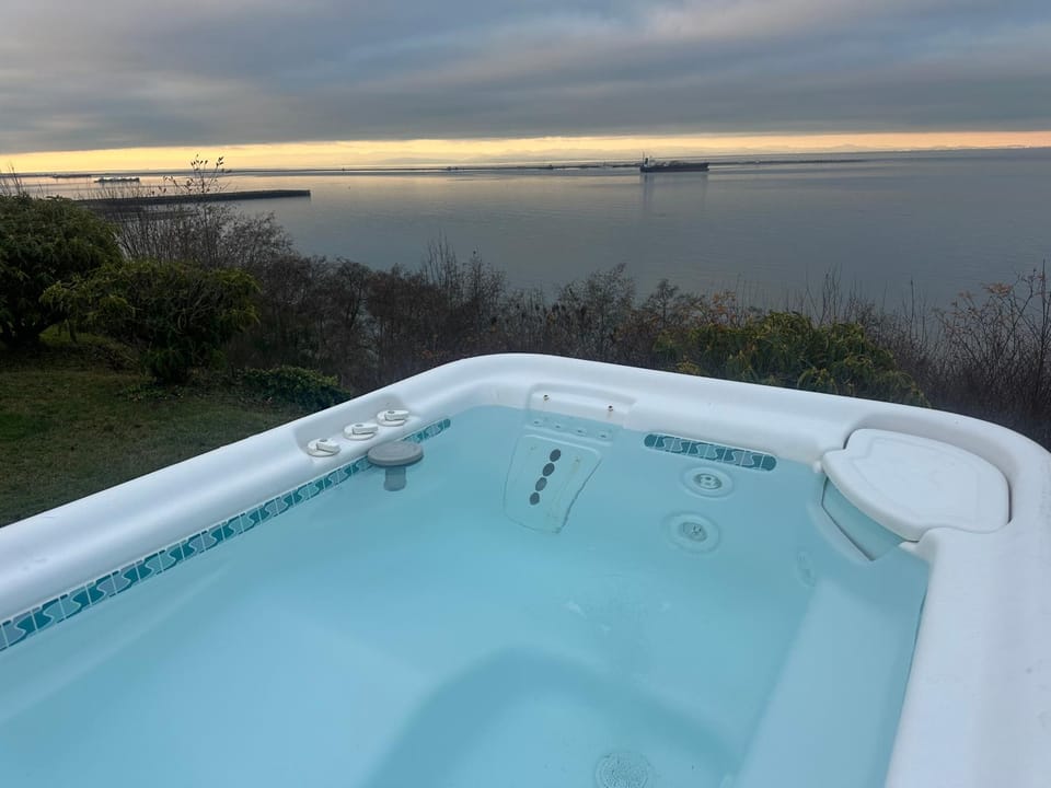Amazing View Hot tub Olympic National Park Villa in Port Angeles