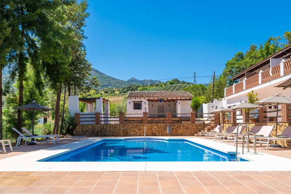Mountain view, Pool view, Swimming pool, sunbed
