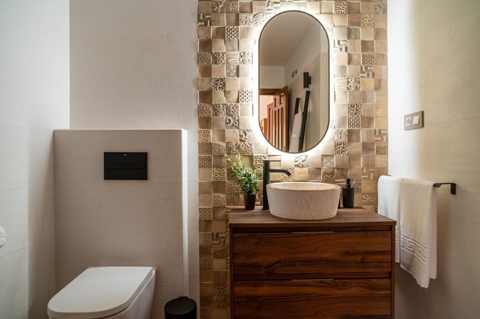 Toilet, Bathroom, towels