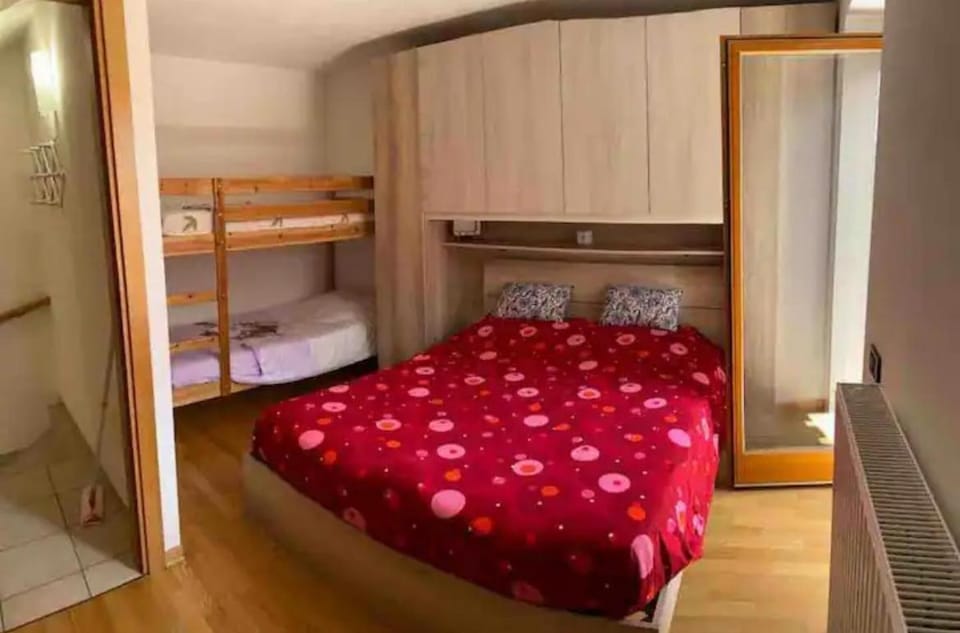 Bed, Photo of the whole room, bunk bed, wardrobe