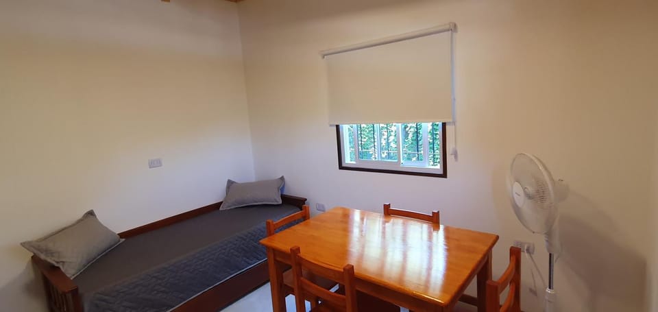 Bed, Photo of the whole room, Seating area