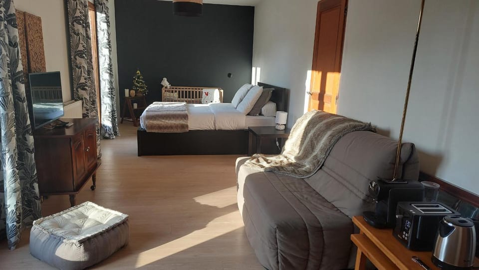 Bed, Photo of the whole room
