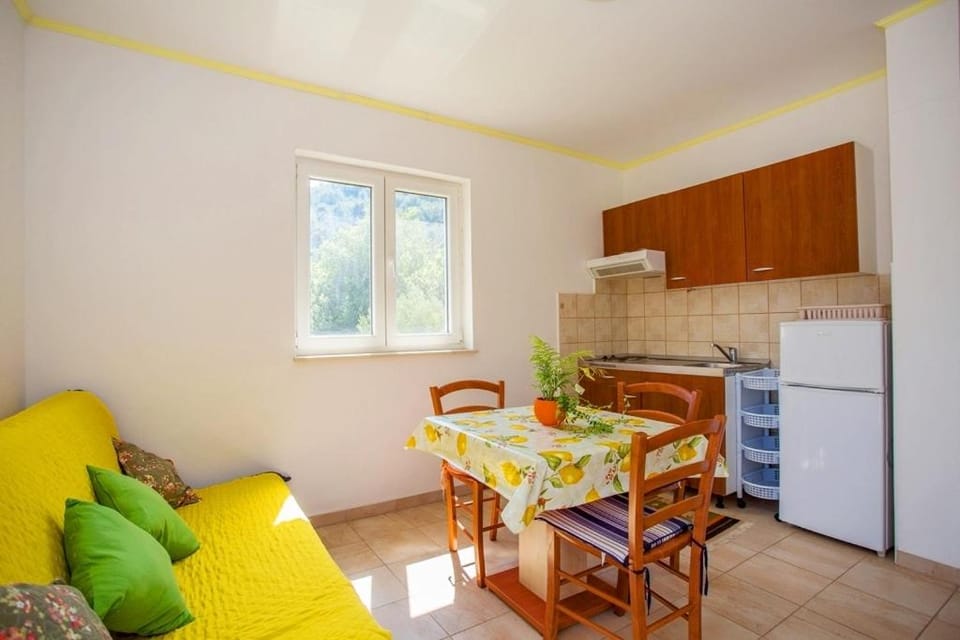 Apartments Yellow House Apartment in Dubrovnik-Neretva County