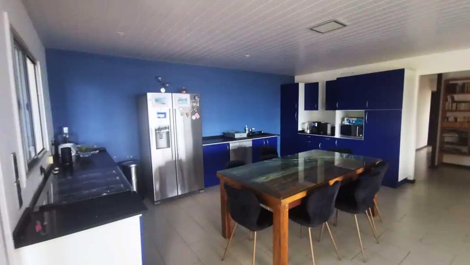 Kitchen or kitchenette, Dining area, oven
