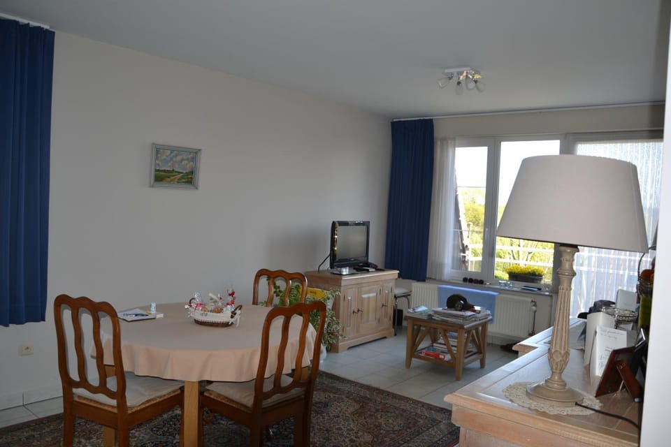 Spring, Day, Summer, Coffee/tea facilities, Living room, Dining area, On site