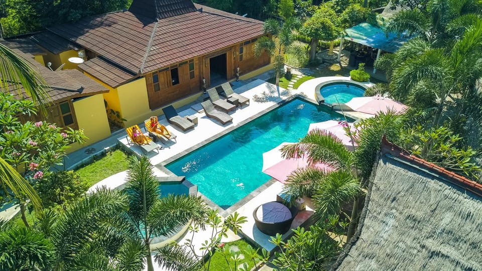 Bird's eye view, Pool view