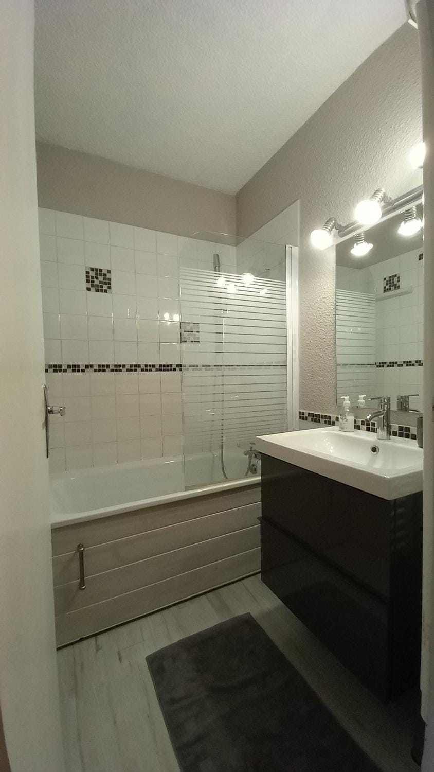 Bathroom, Bath