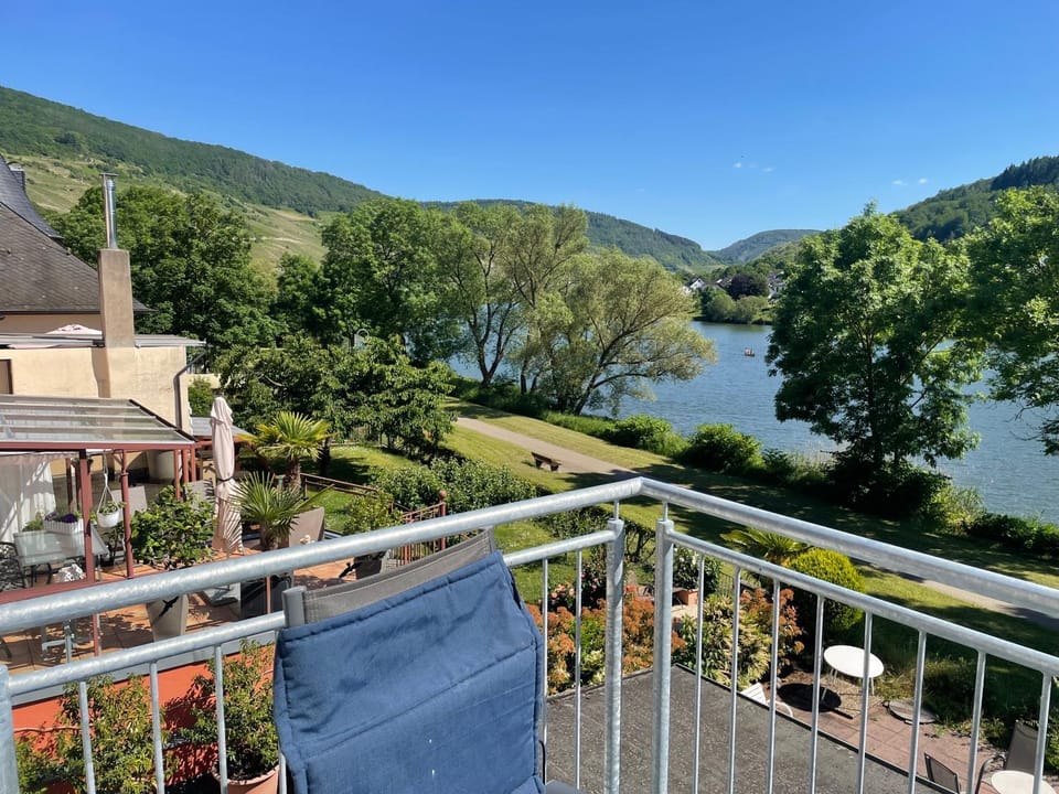 View (from property/room), Balcony/Terrace, Mountain view, River view