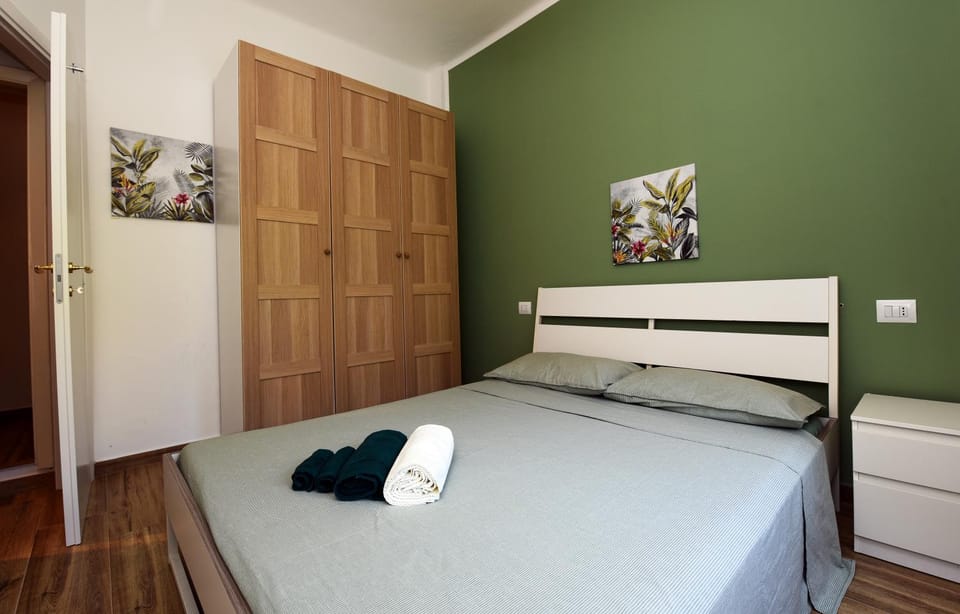 Bed, Photo of the whole room, Bedroom, heating, internet, towels, wardrobe