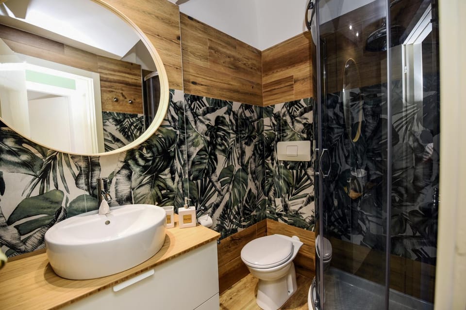 Shower, Toilet, Bathroom, towels