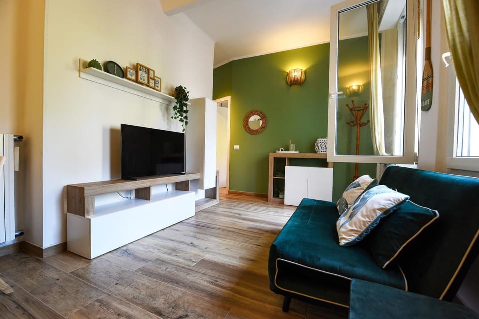 Communal lounge/ TV room, Spring, Day, TV and multimedia, Living room, Seating area, Evening entertainment, heating, internet, internet