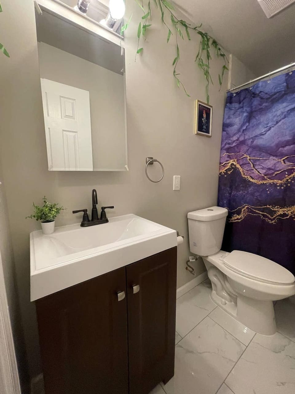 Siren's Cozy Cove Hideaway Mins from Downtown Apartment in Philadelphia