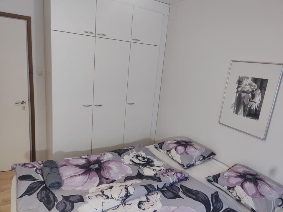 Bedroom, wardrobe