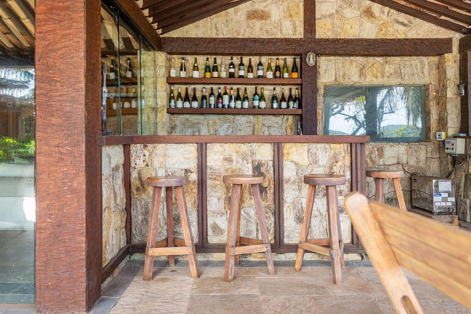 Seating area, Area and facilities