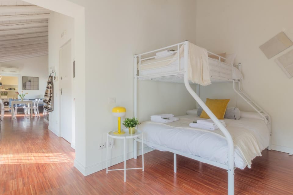 Bed, Photo of the whole room, Bedroom, bunk bed, towels