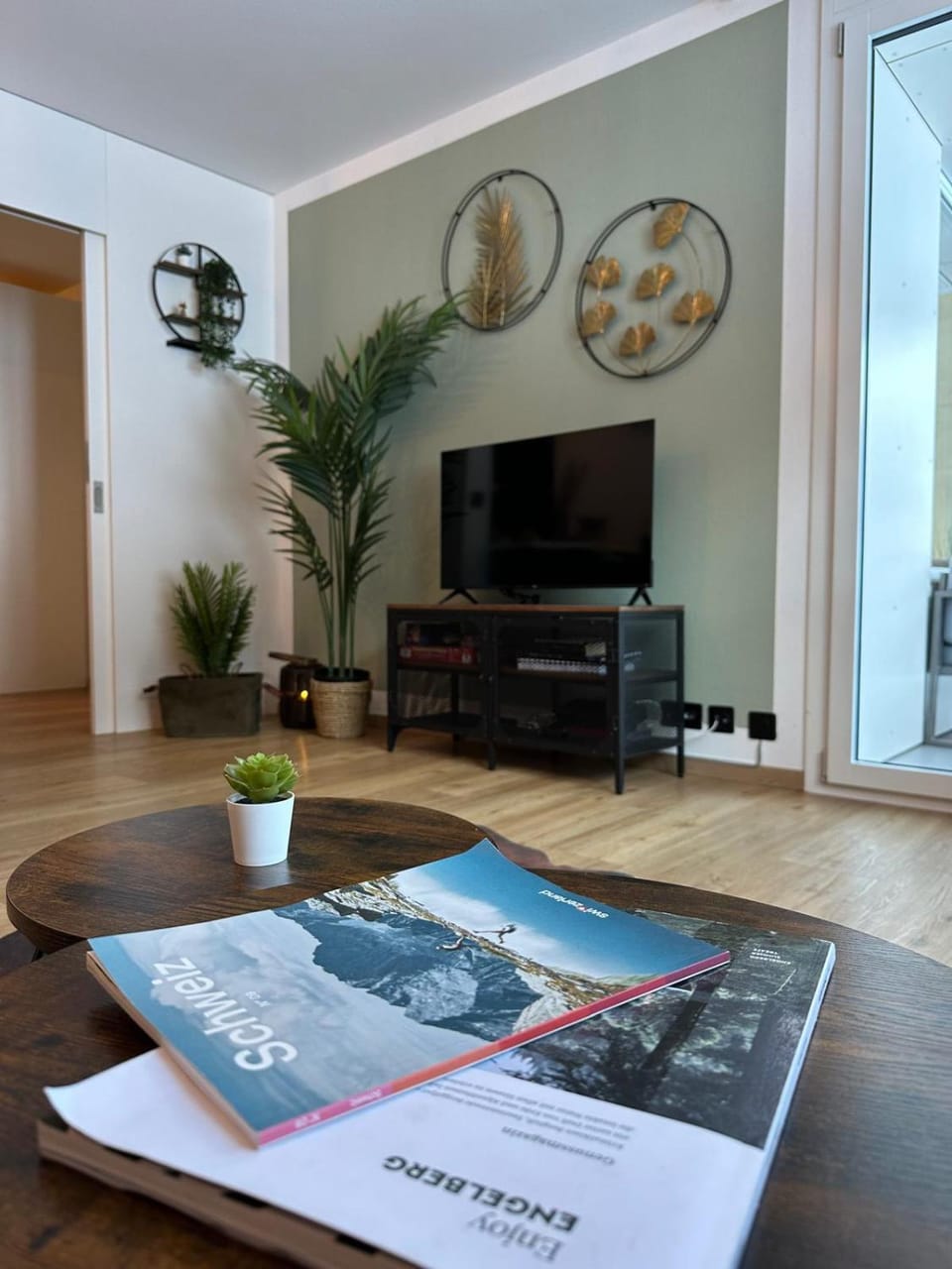 TV and multimedia, Living room, Evening entertainment, internet