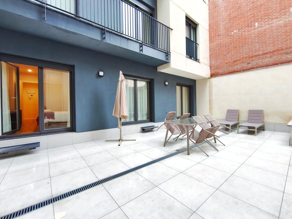 Balcony/Terrace, sunbed