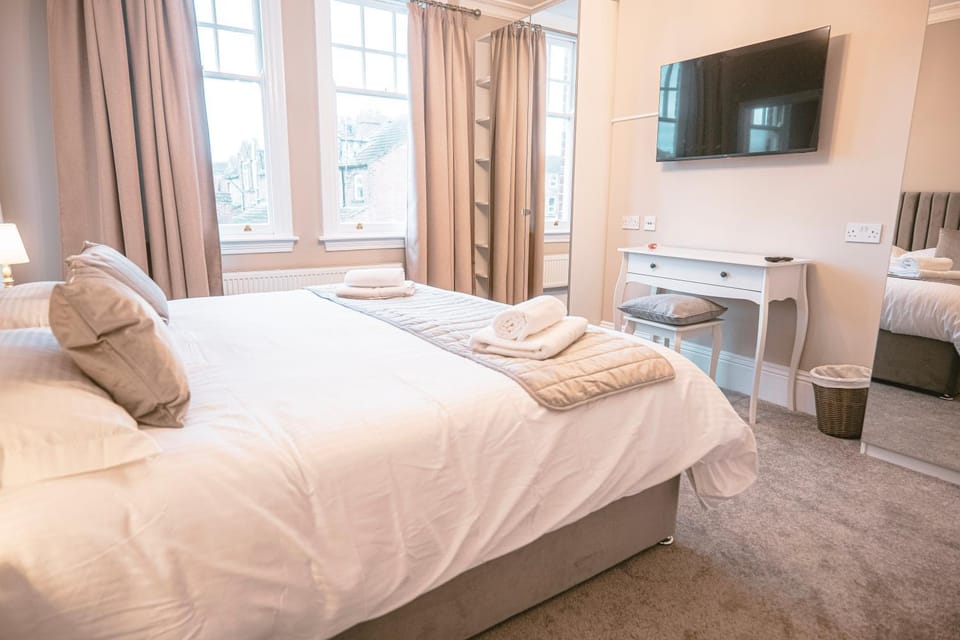 Bed, TV and multimedia, Bedroom